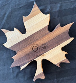 Maple and walnut wood Canadian maple leaf tray