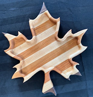 Maple Leaf Tray – Elegant natural wood serving tray